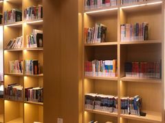 -漕河泾街道图书馆(漕河泾社区文化活动中心店)