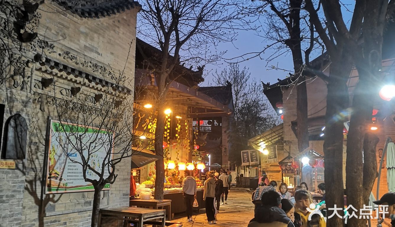 下午5点从咸阳出发，到6点整正好一个小时到袁家村
