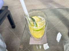 -亚龙湾喜来登·美景台大堂吧