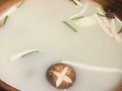 -三人行骨头王火锅(长寿店)