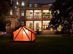 -Nathalie Djurberg与Hans Berg“牛皮纸包裹的月亮”-Prada荣宅当季展览