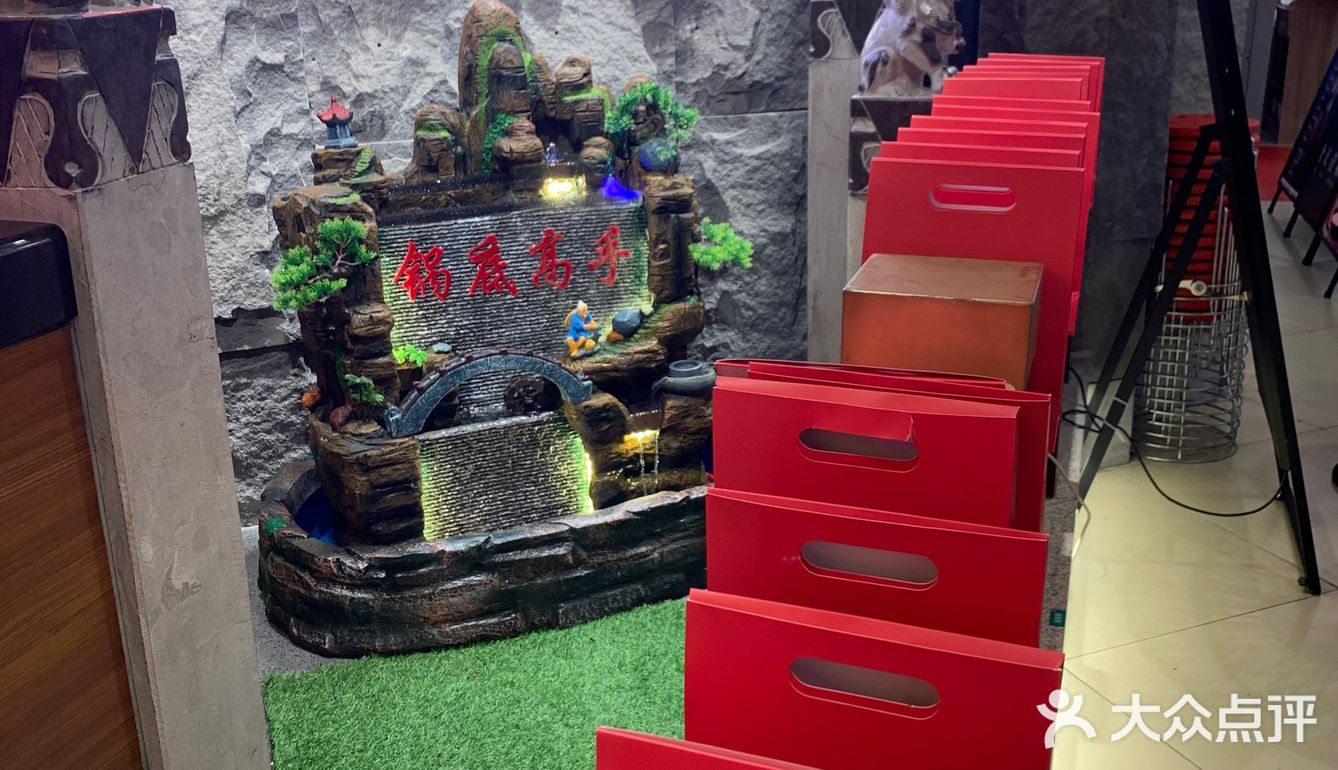 锅底点了鸳鸯锅底牛油锅，虽然点了微辣
