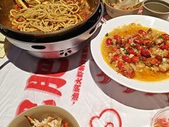-肥肥虾庄·金牌油焖大虾(汉街SKP店)