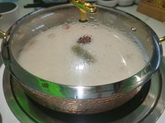 -洪氏嗨捞·广东猪肚鸡·椰子鸡火锅(西咸万象城店)