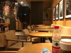 大堂-星巴克(汾阳路店)