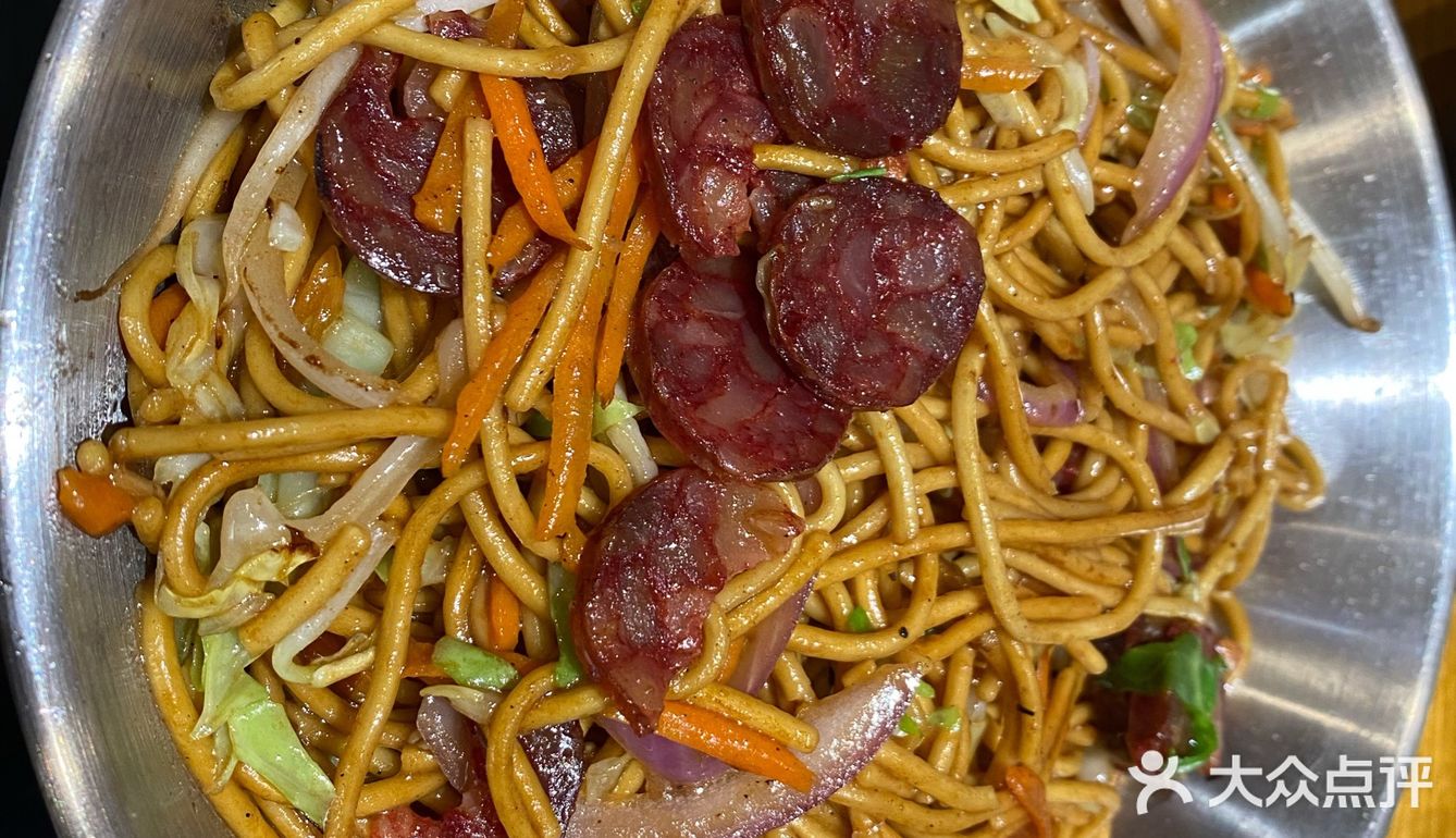 热腾腾的面才好吃。还有炖罐分量十足，特别是肉