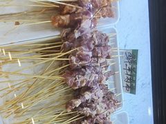-哈尔滨小酒馆·鲜肉现穿自助烧烤(康新花园店)