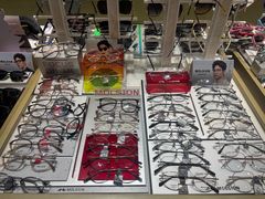 -美式眼镜·授权蔡司.依视路.尼康.豪雅.明月(人民广场店)