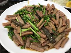 韭菜炒海肠-天隆酒店·本地海鲜鲁菜(烟台大学店)