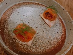 烟熏三文鱼配烤饺子皮和芥末籽酱-BOR Eatery(安福路店)