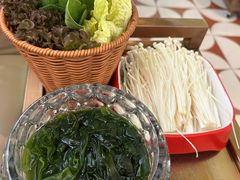 -洪氏嗨捞·广东猪肚鸡·椰子鸡火锅(西咸万象城店)