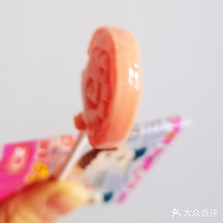 不二家棒棒糖，小时候吃真知棒，然后是阿尔卑斯