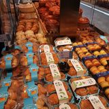 家楼底下新开了一家面包店