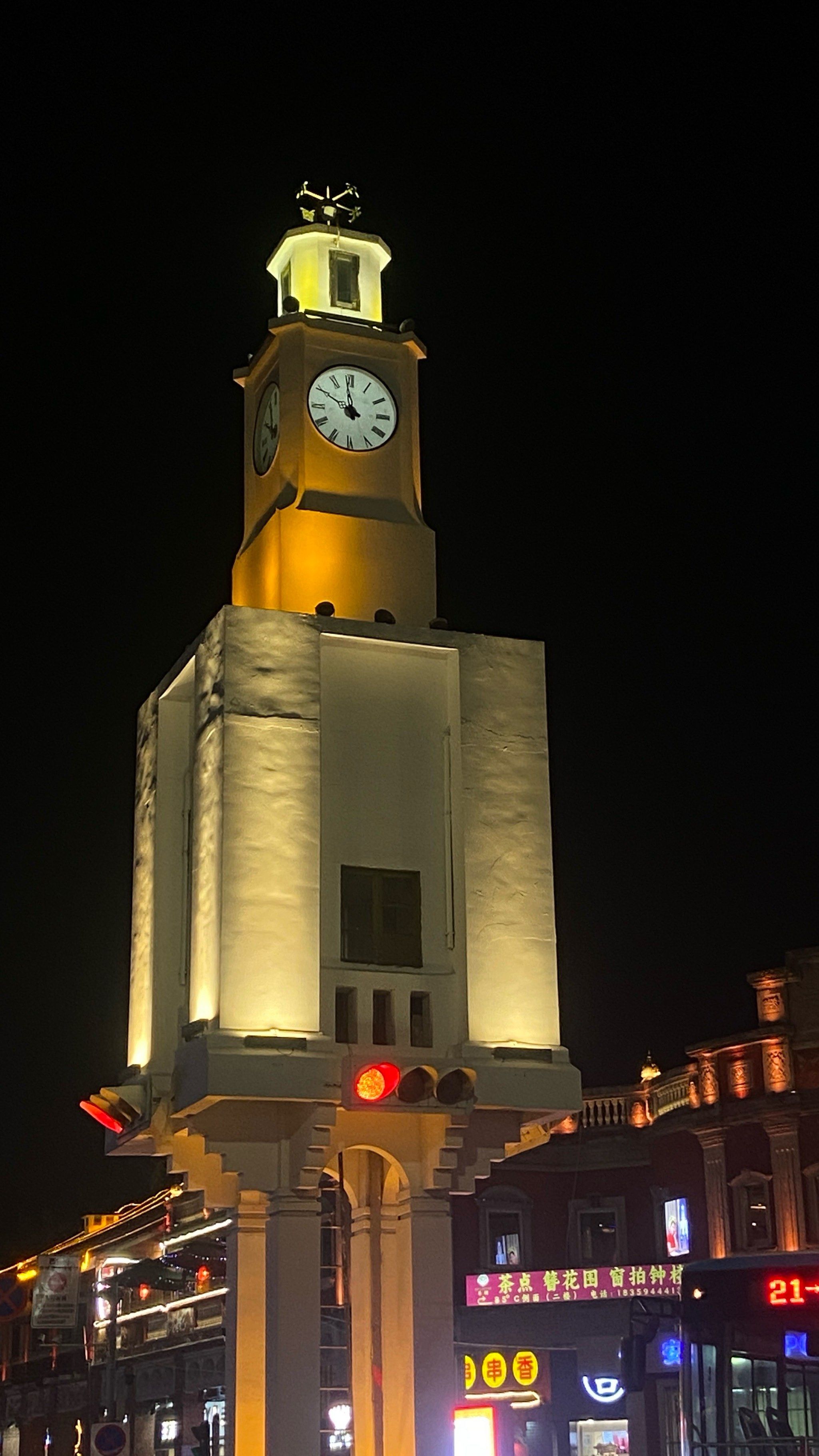 夜色中的灯塔✨