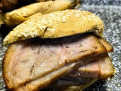 -老天桥酱肉烧饼夹肘子(天桥店)