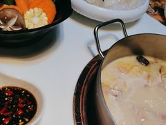 -洪氏嗨捞·猪肚鸡火锅(阳光天地店)