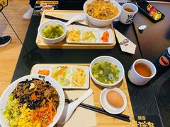 铺天盖地牛油果牛丼-熊吞·大碗丼烧肉饭(西市场嘉华店)