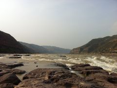 壶口瀑布上游平缓河水-陕西黄河壶口瀑布旅游区