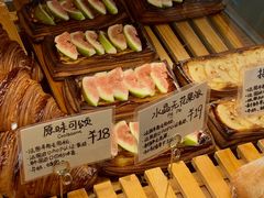 -天井·丑面包搭咖啡