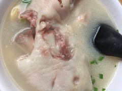 -雷祖芳老妈蹄花店