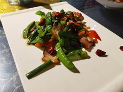 豌豆片炒腊肉-舌尖上的食缘花园主题餐厅