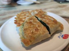 三鲜韭菜盒子-小船渔村•大连菜•大连焖鱼(明泽街店)