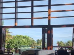 -亚龙湾喜来登·美景台大堂吧