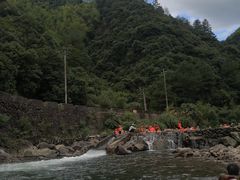 -安吉龙王山峡谷漂流