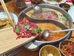 -苗阿哥酸汤牛肉火锅(体育场店)