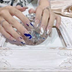 -花岐款式专研健康美甲沙龙