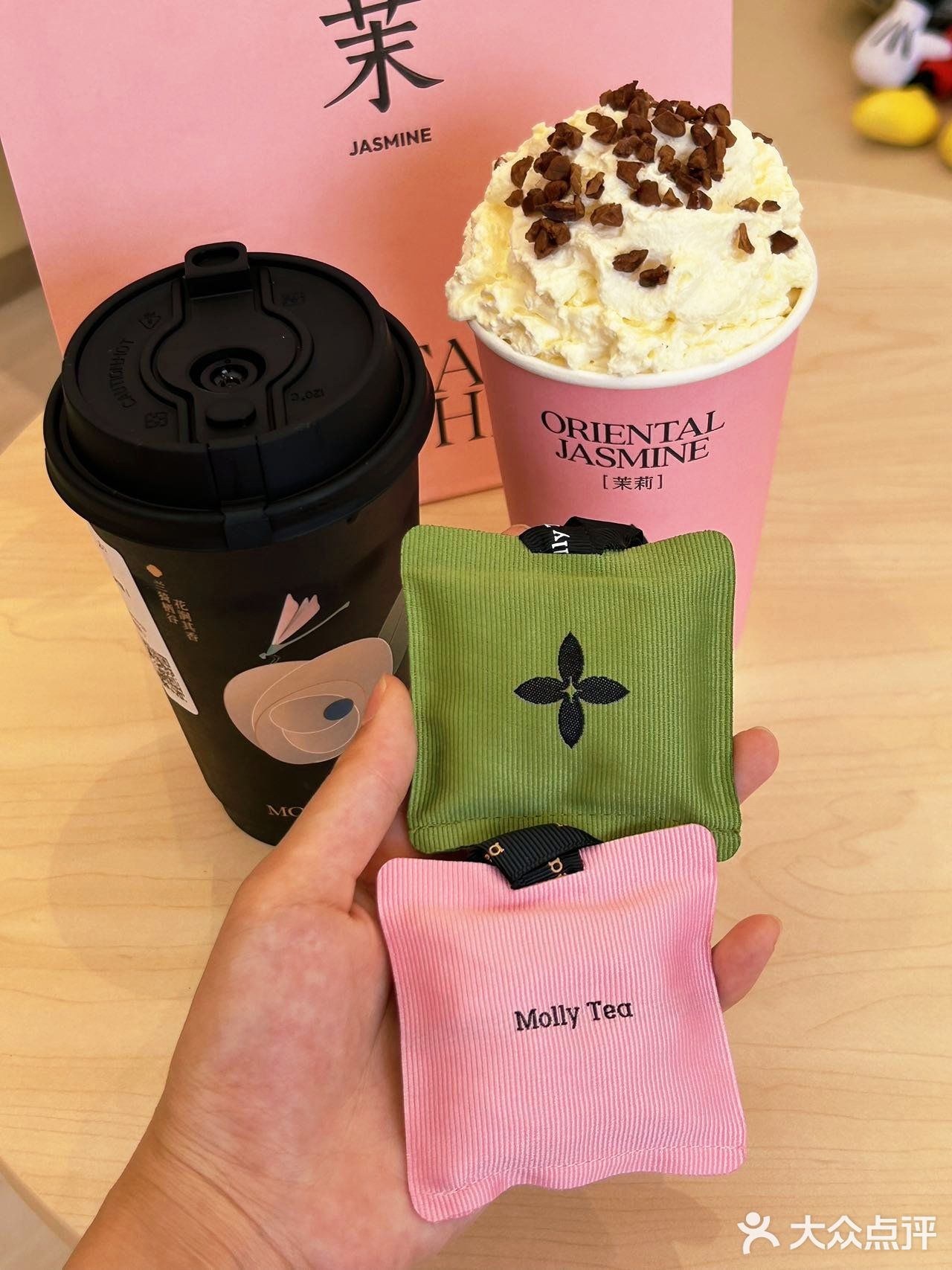 谁叫我是个颜值控呢？去逛街必带茉莉奶白！