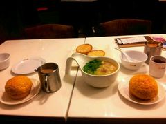 菠萝油，鲜虾云吞面-新大咀港式茶餐厅(宝山万达店)