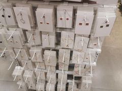 -名创优品(北京新中关购物中心地铁层店)