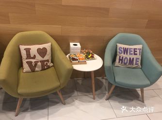 雨后天晴，惠风和畅，约着好友一起出门