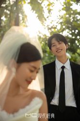 -现代经典婚纱摄影