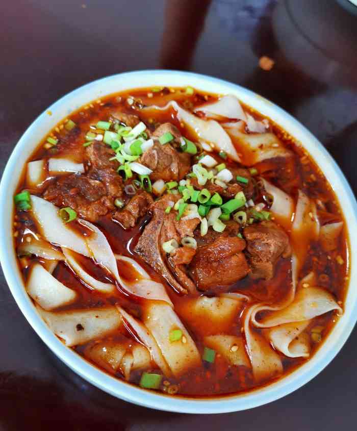 哒哒面,牛肉很大坨,很扎实!面好吃!