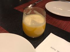 鲜榨橙汁-WOLFGANG PUCK KITCHEN & BAR(迪士尼小镇店)