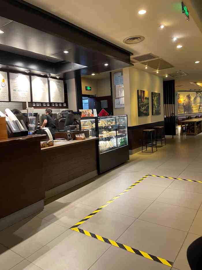 星巴克(沈阳华府新天地分店)-"许多年前,一位知名女作家判定一个城市