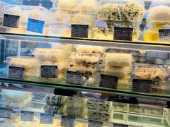 面包甜点陈列柜-白玉兰食品甜凤店(合生汇店)