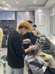 -镁连社·美联社