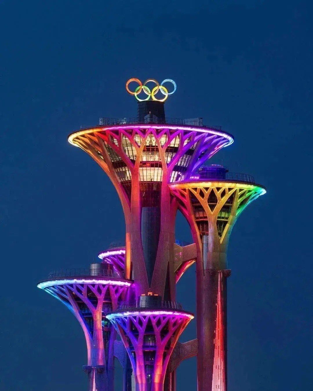 奥林匹克塔的空中餐厅,是京城独一无二的用