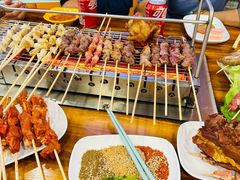 -哈尔滨小酒馆·鲜肉现穿自助烧烤(康新花园店)