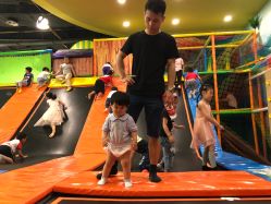 -维佳童话镇演出现场(徐东店)