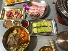 -围炉肉舍•炭烤活鳗•丹东海鲜烤肉(步行街店)