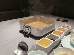 -左庭右院鲜牛肉火锅黑金店(陆家嘴中心店)