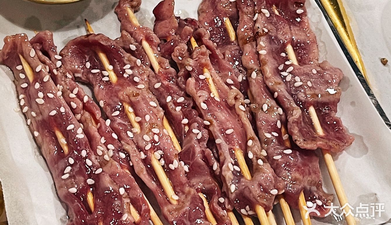 这里竟然有这么多年轻人撸串⁉️百色风味烧烤