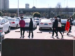 -奥特莱斯停车场