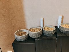-灸春堂·艾灸·痛症·整脊连锁(之江银泰店)