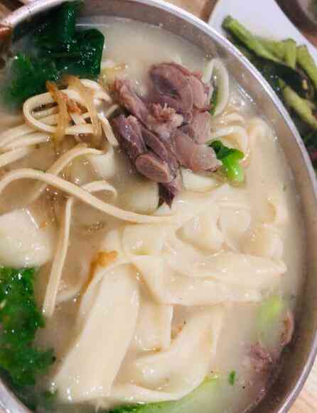 老党烩面拉面油泼面-"面胚是手工做的劲道 汤鲜 价格也不贵.