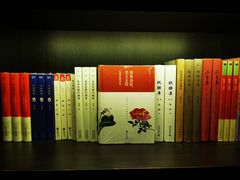 -钟书阁(松江泰晤士小镇店)